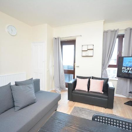 Lovely 4 Bedroom Apartment Close To The City Walking Distance From The Rivere View Londres Exterior foto