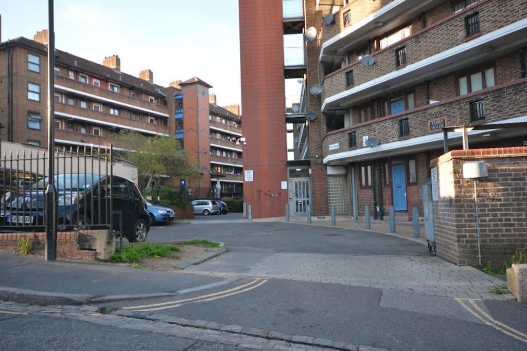 Lovely 4 Bedroom Apartment Close To The City Walking Distance From The Rivere View Londres Exterior foto