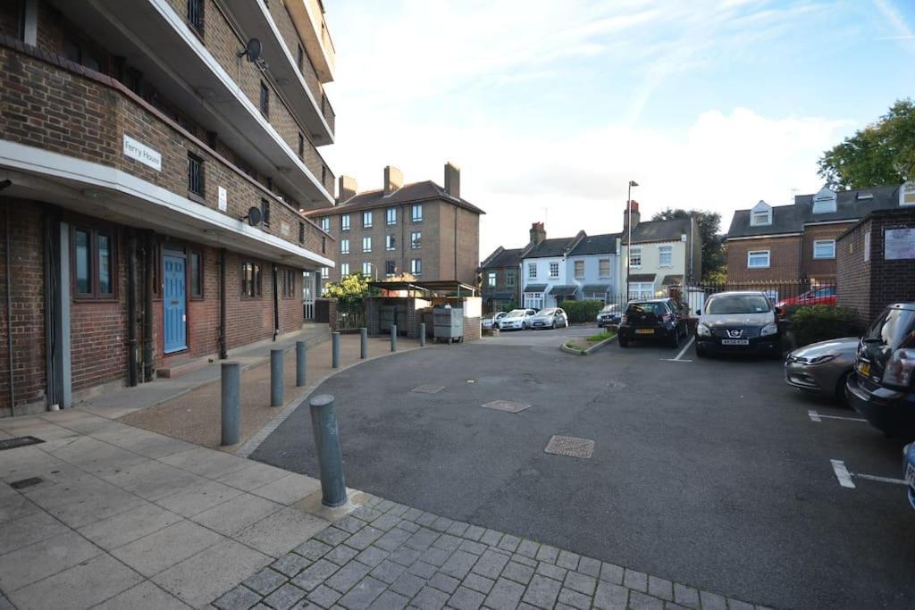 Lovely 4 Bedroom Apartment Close To The City Walking Distance From The Rivere View Londres Exterior foto
