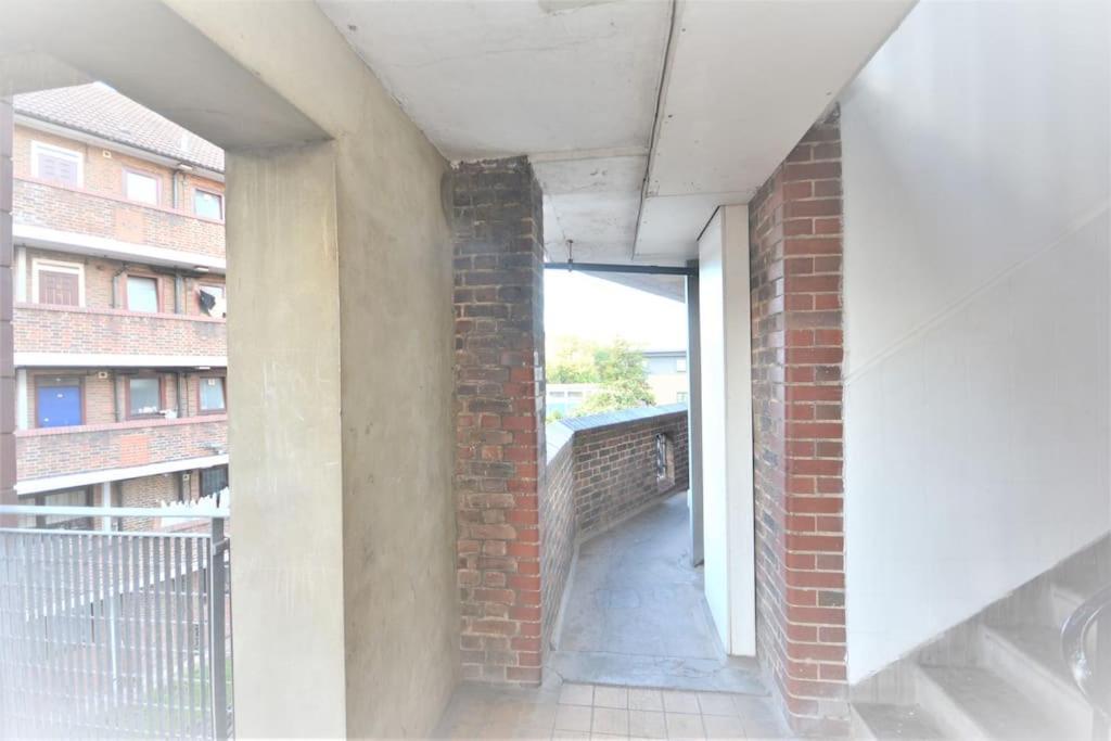 Lovely 4 Bedroom Apartment Close To The City Walking Distance From The Rivere View Londres Exterior foto