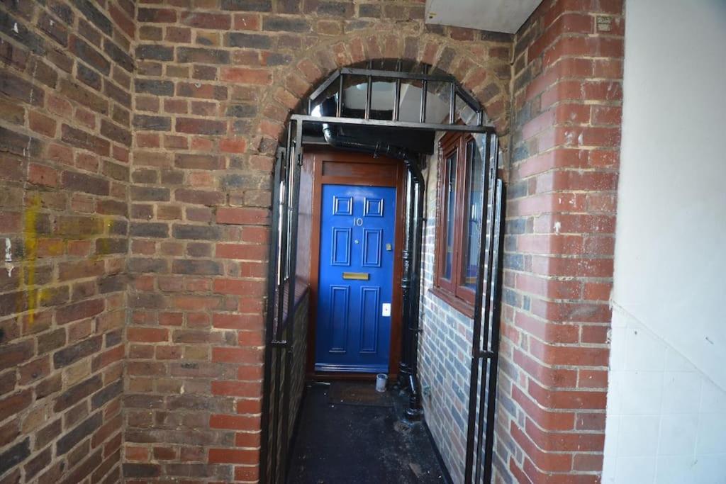 Lovely 4 Bedroom Apartment Close To The City Walking Distance From The Rivere View Londres Exterior foto