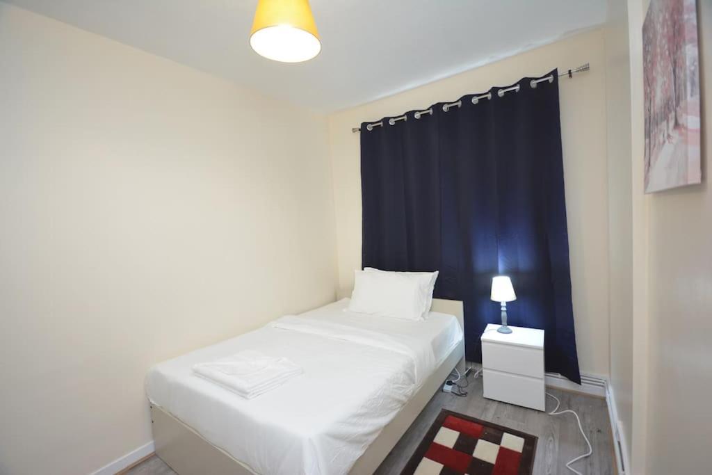 Lovely 4 Bedroom Apartment Close To The City Walking Distance From The Rivere View Londres Exterior foto