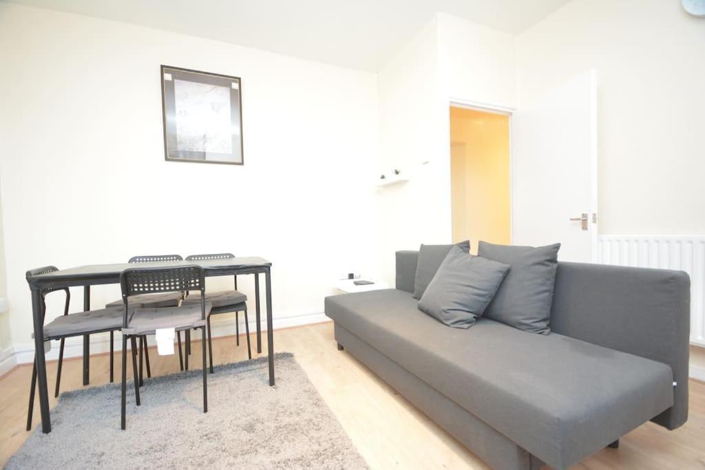 Lovely 4 Bedroom Apartment Close To The City Walking Distance From The Rivere View Londres Exterior foto
