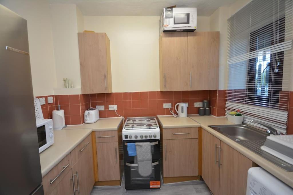 Lovely 4 Bedroom Apartment Close To The City Walking Distance From The Rivere View Londres Exterior foto
